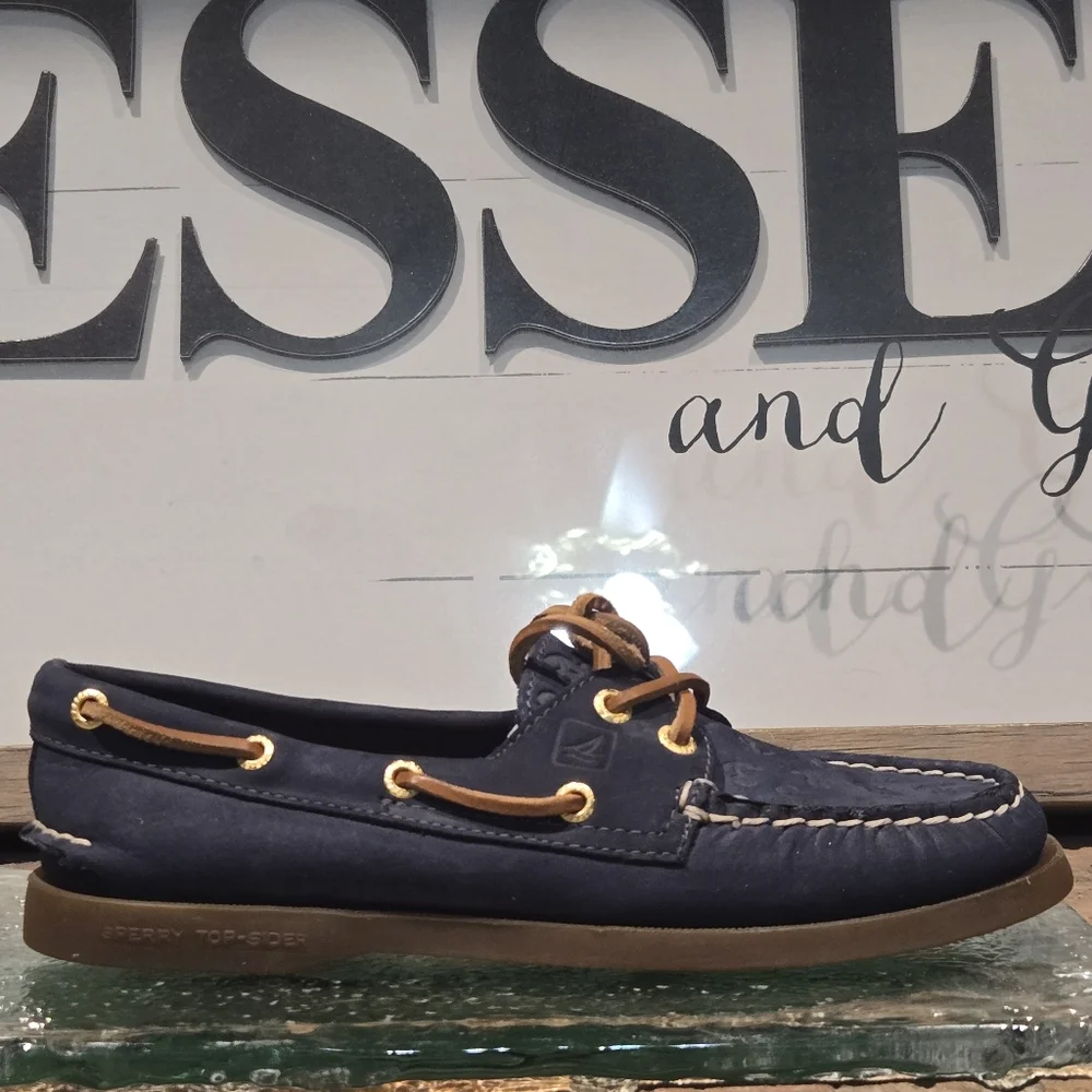 Sperry Blue and Tan Boat Wmn 5.5 - Picture 1 of 9